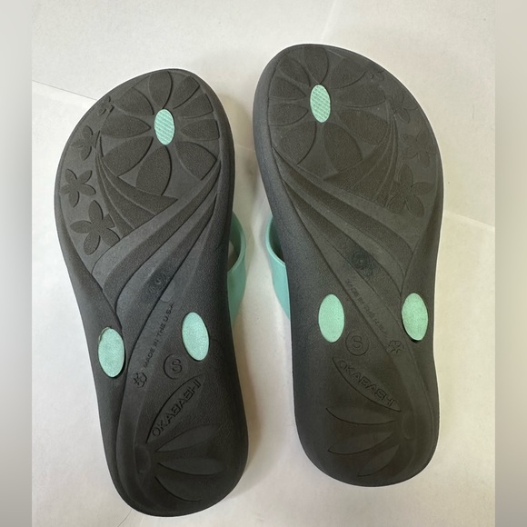 Women's size small flip flop sandals. Blue straps with a gray base. - Picture 3 of 3